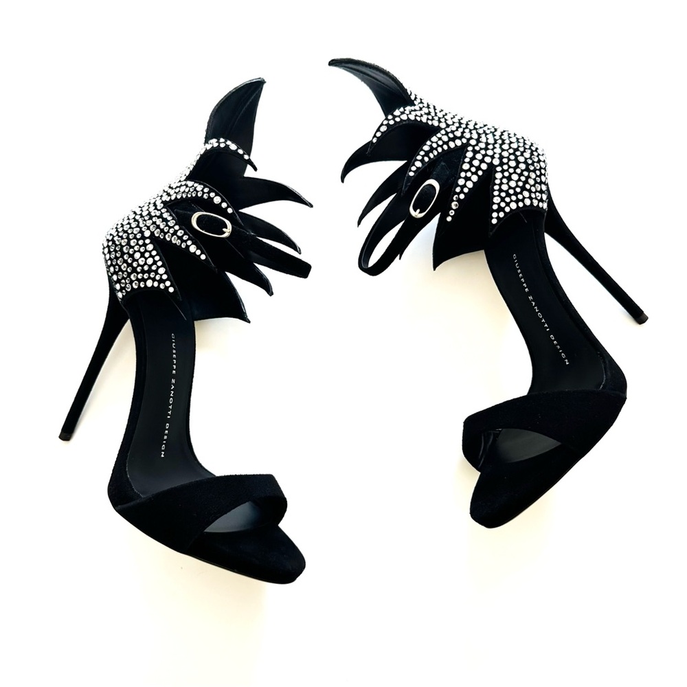 Giueseppe Zanotti Limited
Edition Starburst Rhinestone & Suede Heels Size 38 NIB - Picture 10 of 16